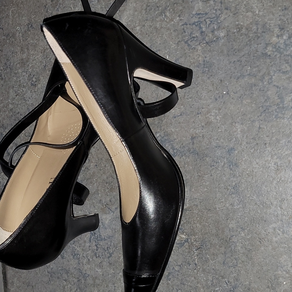 Shoes - Picture 5 of 8